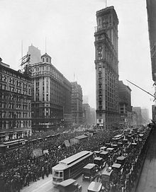 Original facade of the building as seen in 1919 Crowd gathers for updates to 1919 World Series.JPG