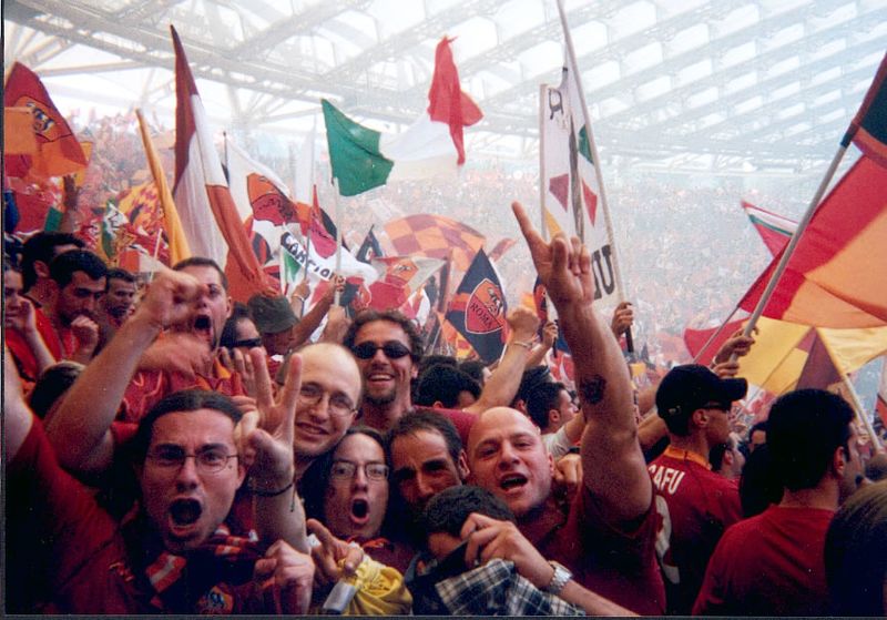 File:Curva sud roma campione.jpg