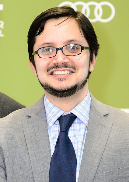 File:Dave Itzkoff 2014 (cropped).jpg