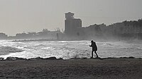 El dia després del temporal Glòria les destrosses eren notables i el mar s'havia endut bona part de la platja, però feia bon temps i les onades eren espectaculars.