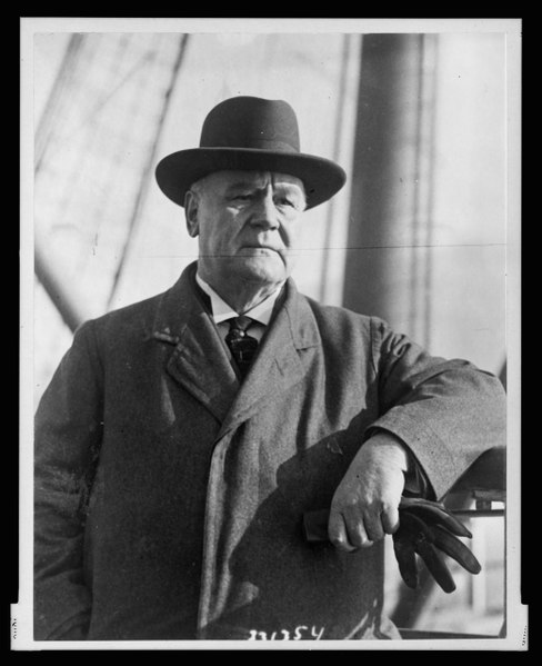 File:Dr. Wilhelm Heinrich Solf, half-length portrait, leaning on railing of ship LCCN2005676853.tif