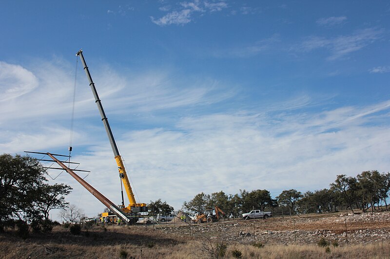 File:Electricity transmission tower erection on the U.S. Route 90 in Texas 15.JPG