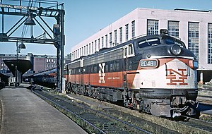 FL9 2048 vedoucí Merchants Limited na South Station, září 1965.jpg