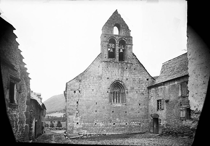 File:Façana i campanar de l'església de Betren.jpeg