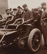 Felice Nazarro après sa victoire au GP de l'ACF, en 1907 sur Fiat 130 HP Corsa.