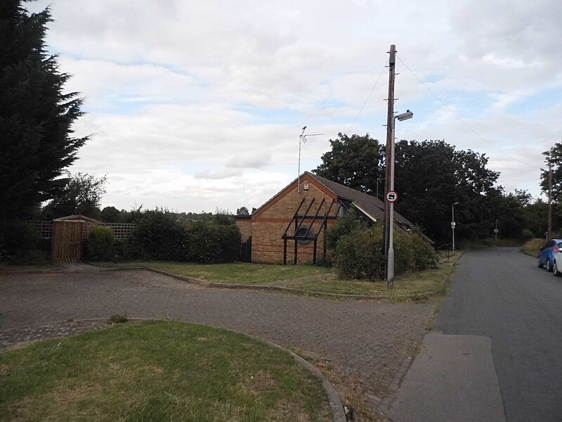 File:Fellowes Lane, Roestock - geograph.org.uk - 4581781.jpg