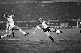 Gary Mabbutt (left) playing for Tottenham Hotspur in 1983 Feyenoord vs Spurs UEFA Cup 1983.jpg