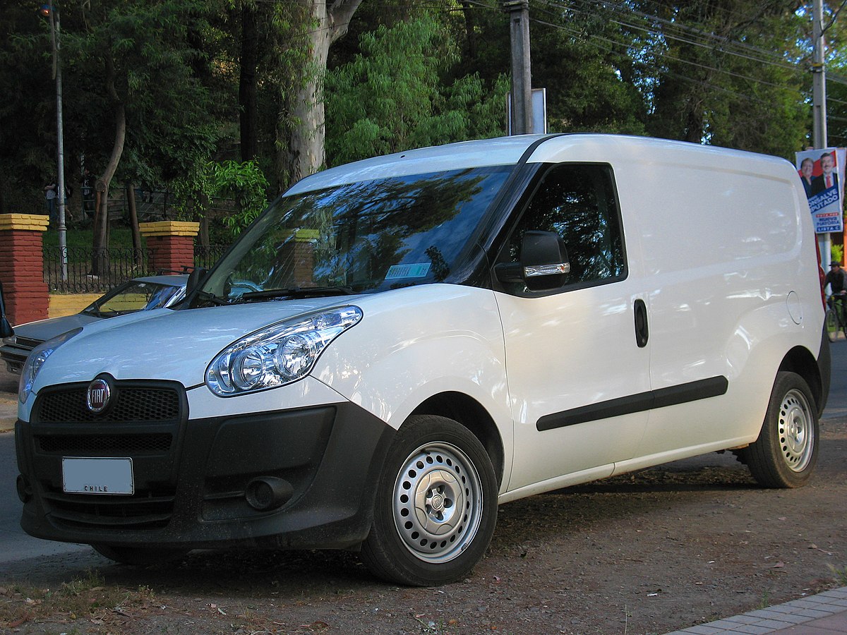 File:Fiat Doblo Maxi 90 2011 (11280265925).jpg - Wikimedia Commons