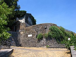 Forteresse de Tocco par Camilliani du XVIe siècle Acireale.jpg