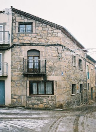 <span class="mw-page-title-main">Navalonguilla</span> Municipality in Castile and León, Spain