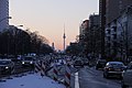 Frankfurteralle, Sicht auf den Fernsehturm - panoramio.jpg
