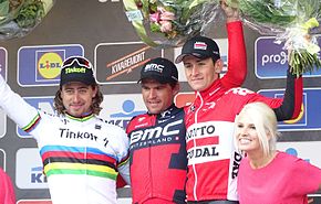 Podium de l'édition 2016 du Circuit Het Nieuwsblad : Peter Sagan (2e), Greg Van Avermaet (1er) et Tiesj Benoot (3e).