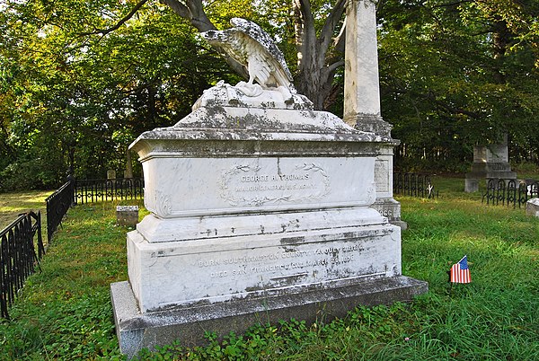 Memorial to Thomas in Oakwood Cemetery