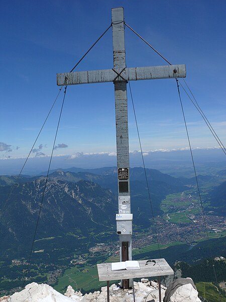 File:GipfelkreuzAlpspitze.JPG