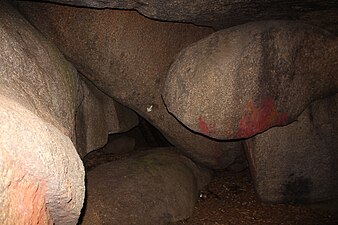 Beim Pfeil geht es weiter durch die Girgelhöhle