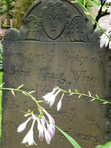 File:Grave at Trinity Churchyard in New York, New York - Sarah Stierch - A.jpg