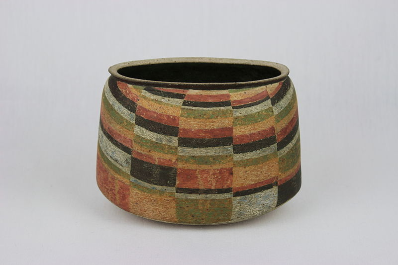 File:Hand-Built pot by Elizabeth Fritsch (YORYM-2004.1.968).JPG