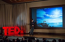 Харун Мехмединович в TEDx.jpg