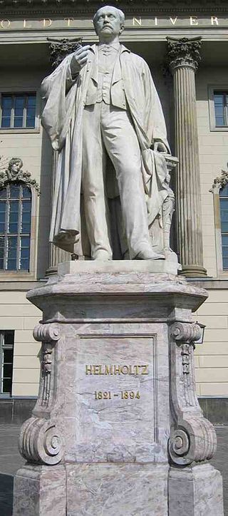 Statuo de Helmholtz antaŭ la Humboldt-Universitato en Berlino