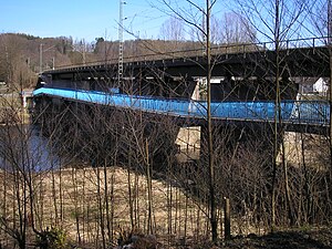 Eisenbahn- und Radwegbrücke in Hoppengarten