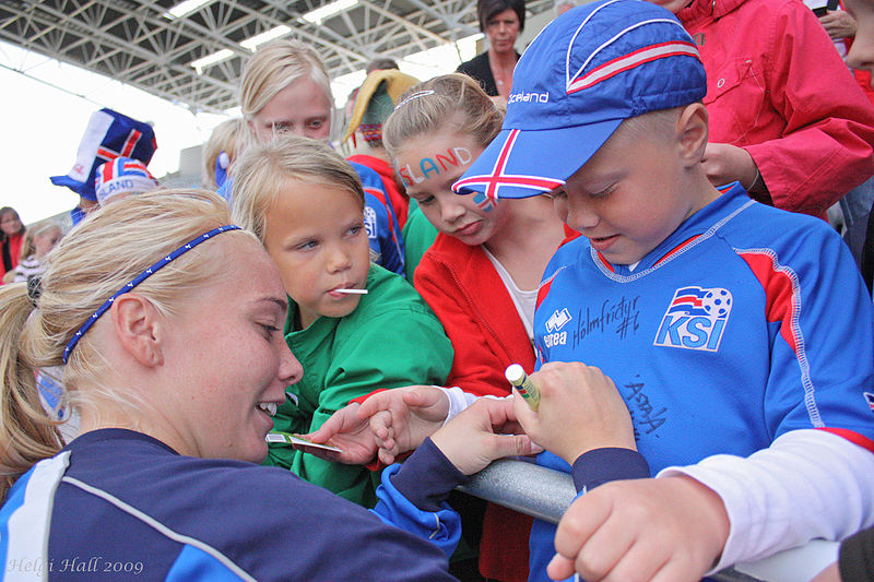 File:Iceland - Serbia-2011 FIFA Women's World Cup qualification UEFA Group 1 (3838813855).jpg