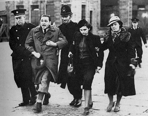 Czechoslovakian Jews at Croydon airport, England, 31 March 1939, before deportation[92]