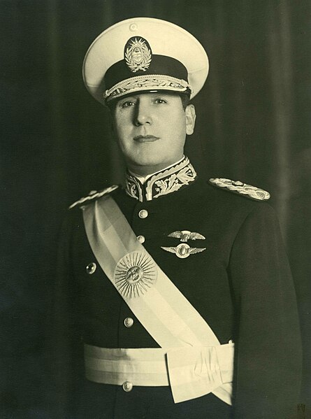 File:Juan Perón en 1940.jpg