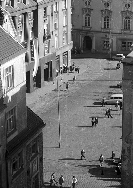 File:Kilátás a régi városháza tornyából a Piactér (Zelnym trh) felé. Fortepan 51353.jpg