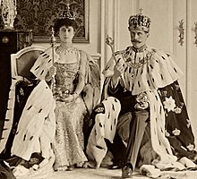 King Haakon VII and Queen Maud of Norway with their regalia in 1906 King Haakon VII and Queen Maud.jpg