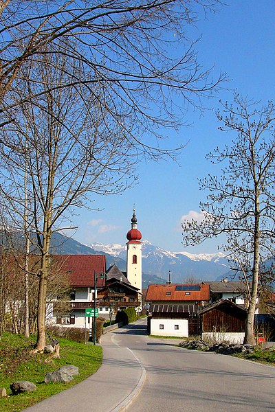 File:Kirche in Ried im Zillertal04.jpg