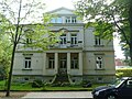 Villa mit Einfriedung