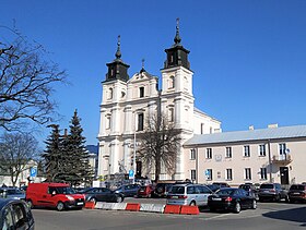 Kolegiata Przemienienia Pańskiego w Łukowie i były klasztor pijarów.jpg