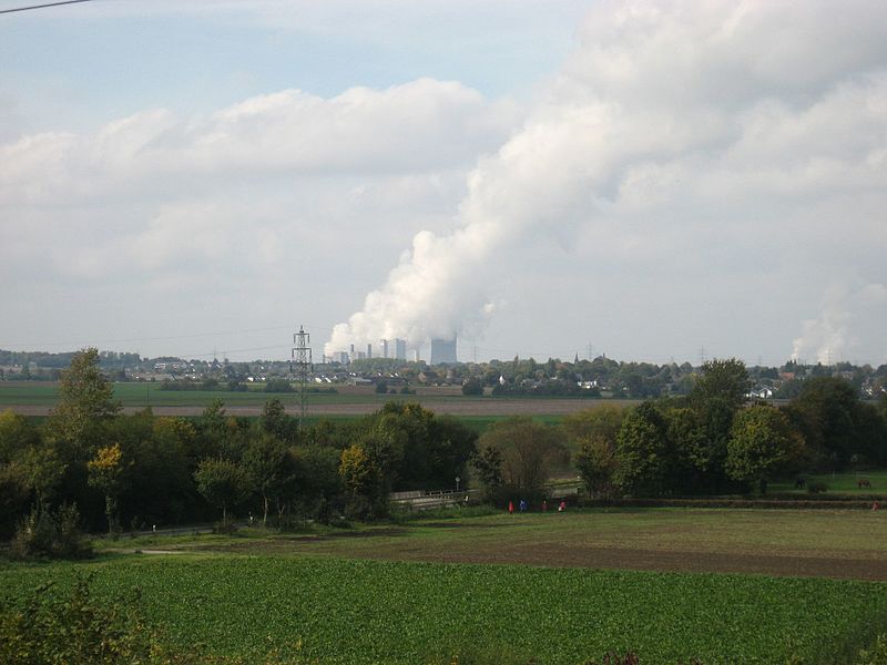 File:Kraftwerk Niederaußem stoompluimen 2008.jpg