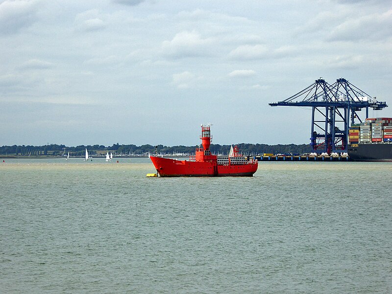 File:LV 22 in Harwich Haven - geograph.org.uk - 5906145.jpg