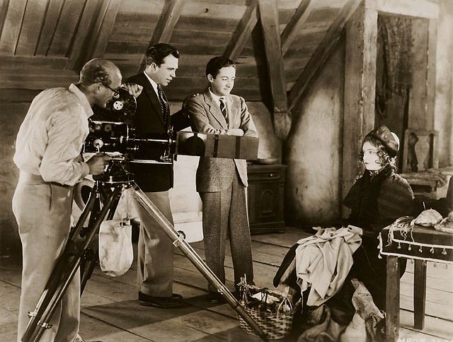 Hendrik Sartov (cinematographer), King Vidor (director), Irving Thalberg (producer) & Lillian Gish (co-star) on the set of La Bohème