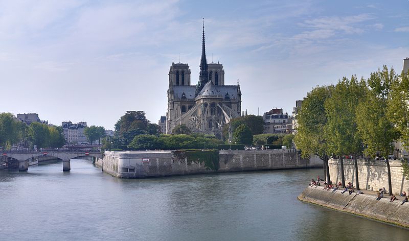File:La Cathédrale de Paris depuis le Pont de Sully.jpg