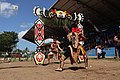 Bahasa Indonesia: Lawang Sakepeng adalah silat ala suku Dayak khususnya Ngaju dan sering diperagakan pada upacara adat baik untuk menyambut tamu maupun acara perkawinan.