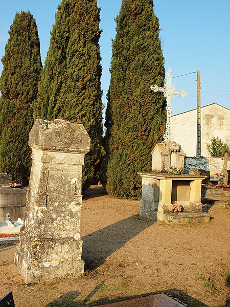 File:Le Plessis-Grammoire-FR-49-cimetière-1.jpg