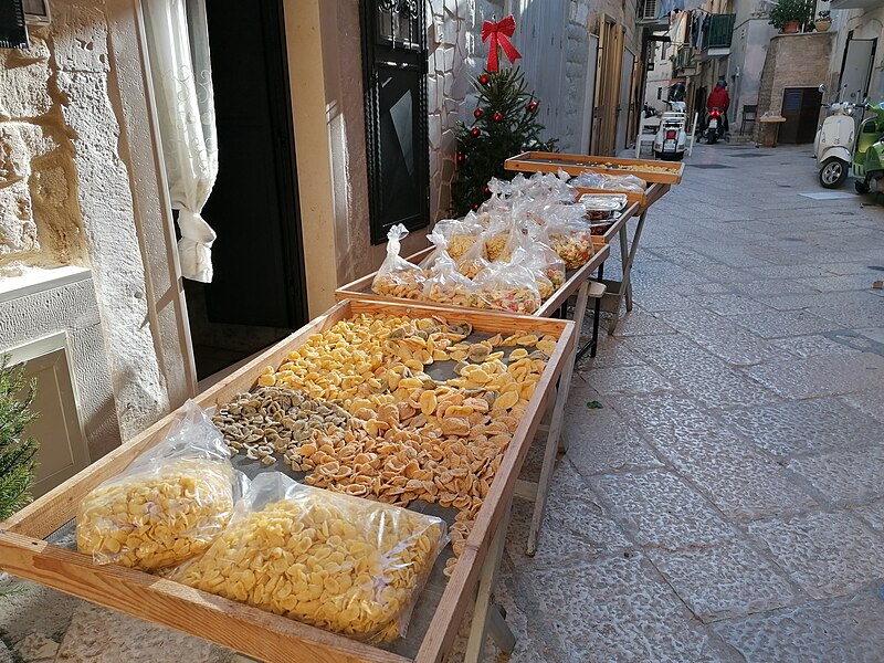 File:Le orecchiette di Bari.jpg