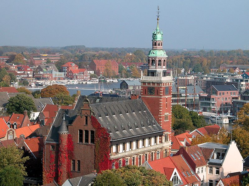 File:Leer Rathaus Hafen townhall harbour 2008.jpg