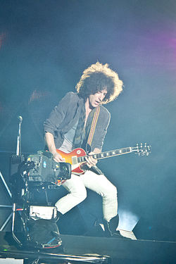 Lenny Kravitz - Craig Ross - Rock i Rio Madrid 2012 - 03.jpg