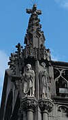 Liège, Palais Provincial02, statuer af Pepin de Landen og Saint Remacle.JPG