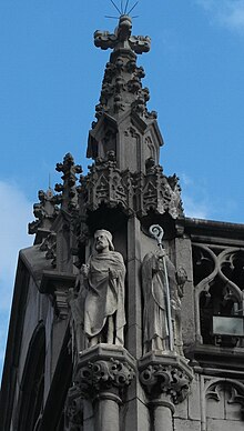 Liège, Palais Provincial02, statues de Pepin de Landen et Saint Remacle.JPG