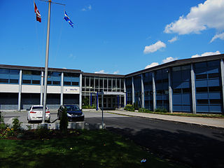 <span class="mw-page-title-main">Lindsay Place High School</span> High school in Pointe-Claire, Quebec, Canada