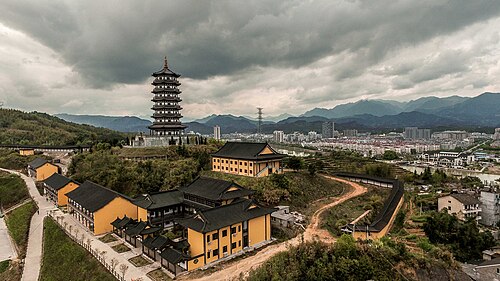 Zhejiang китай. Лишуй Чжэцзян. Лишуй Китай. Город Цзиньхуа, провинция Чжэцзян. Китай монастырь Лунцюань.