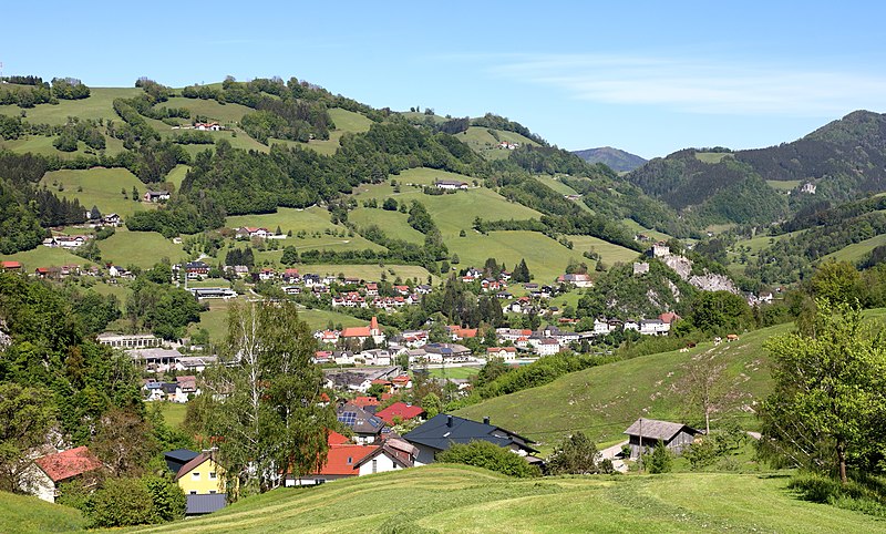 File:Losenstein - Westsüdwestansicht (2).JPG