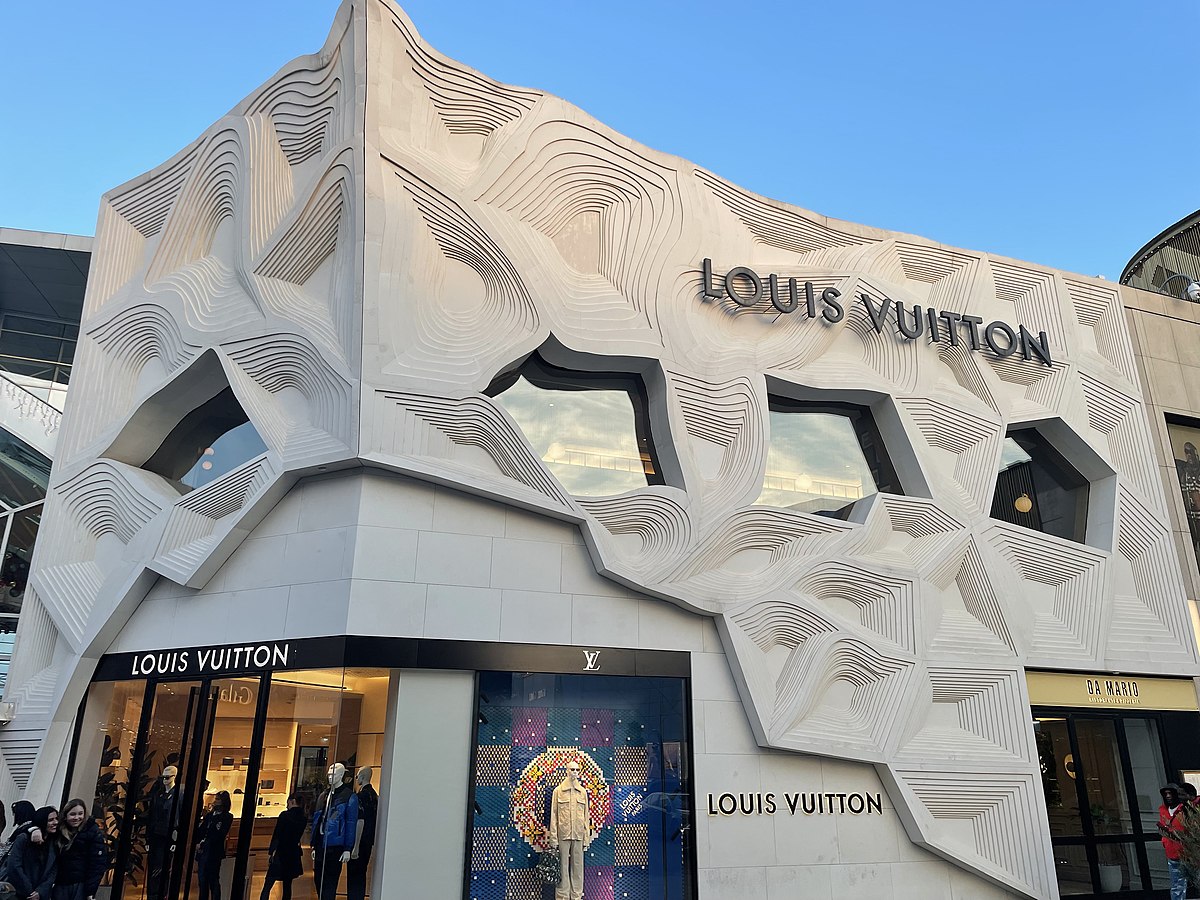 File:Louis Vuitton store in Istanbul.jpg - Wikimedia Commons