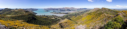 Вид с горы Ада на бухту Литтелтон[en] на Южном острове Новой Зеландии