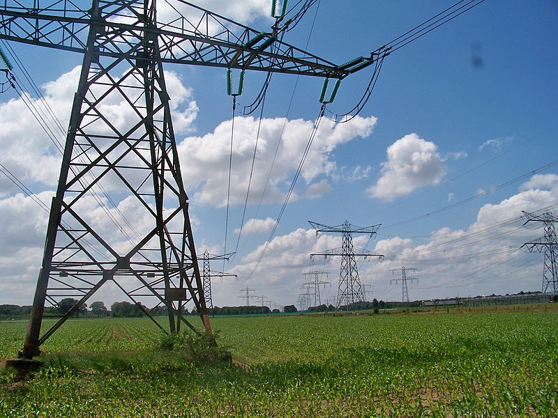 File:Maasbracht electricity poles 3 - panoramio.jpg