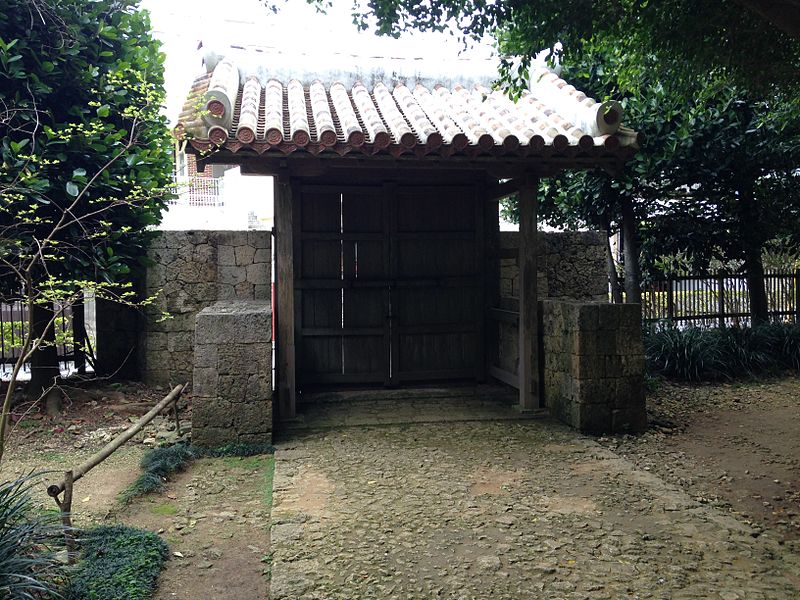 File:Main Gate of Shikina Garden.JPG